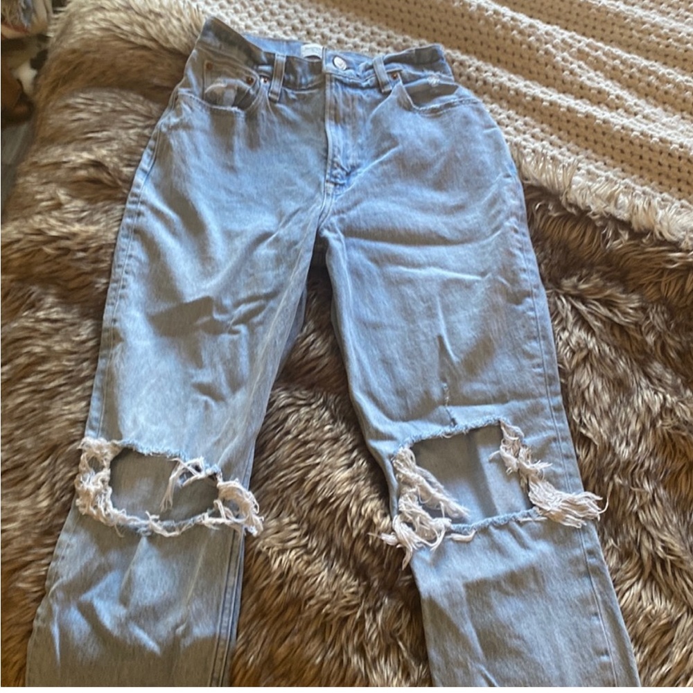 abercrombie & fitch ripped jeans